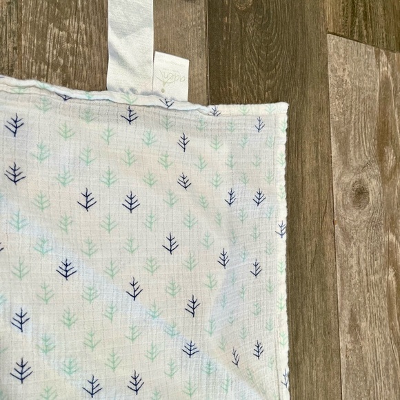 Aden + Anais Swaddle Blankets Leaves/arrows /Spots/Stars Lot of 4 EUC - Picture 5 of 5